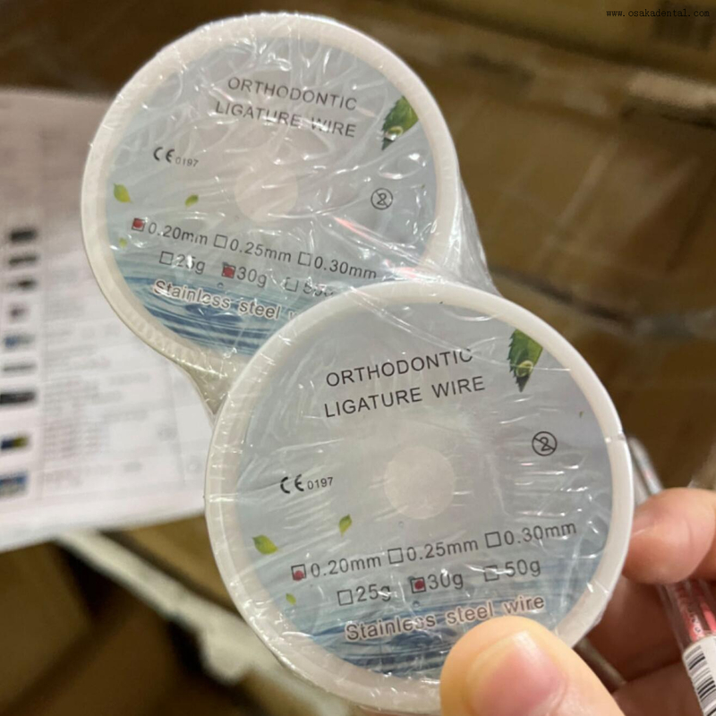 Стоматологическая клиника использует лигатурную проволоку из нержавеющей стали для ортодонтии
