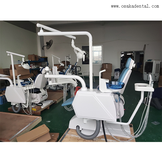 Высококачественное стоматологическое кресло для стоматологической клиники с высококачественным кожаным чехлом.