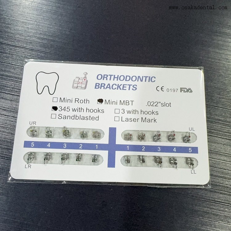 Стоматологический ортодонтический моноблочный металлический кронштейн