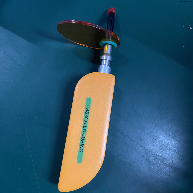 Светодиодная полимеризационная лампа экономичного стоматологического типа OSA-F686C1