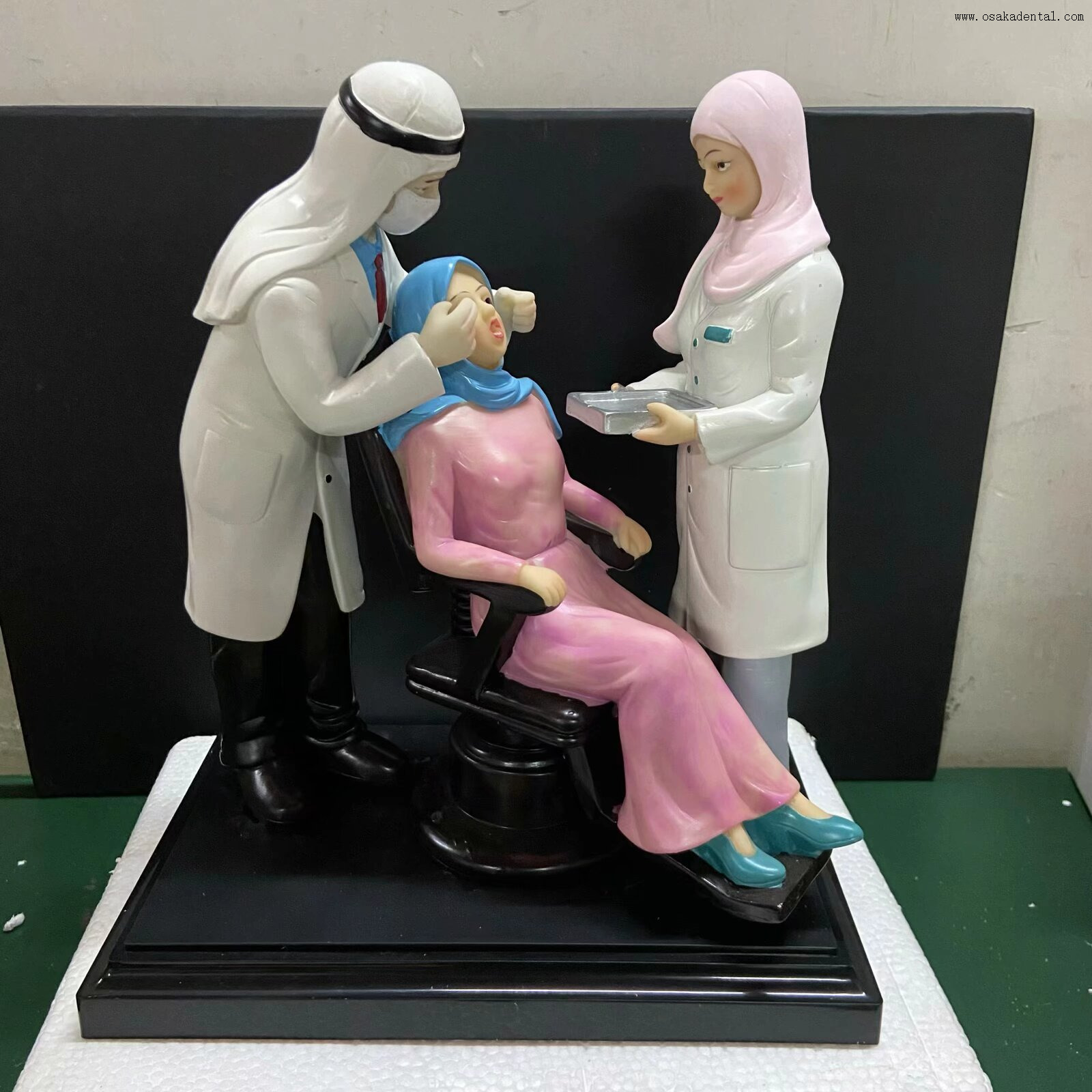 Прецизионная стоматологическая модель из полимерного материала. Форма модели стоматолога для украшения стоматологической клиники.