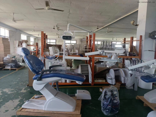 Навесное стоматологическое кресло DC-500: эргономичный дизайн со встроенной системой освещения и доставки 