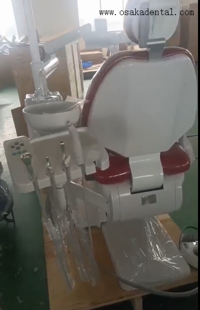 Регулируемое стоматологическое кресло со светодиодной подсветкой и антимикробной обивкой для клинической гигиены.