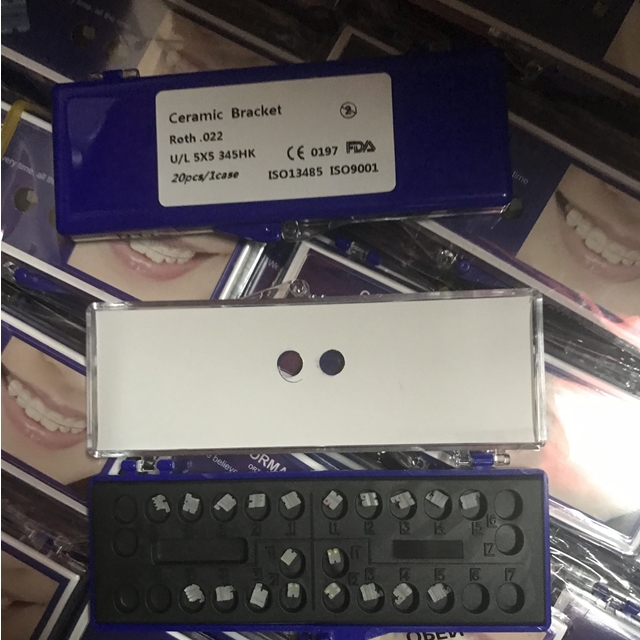 Красота стоматологический ортодонтический керамический кронштейн.