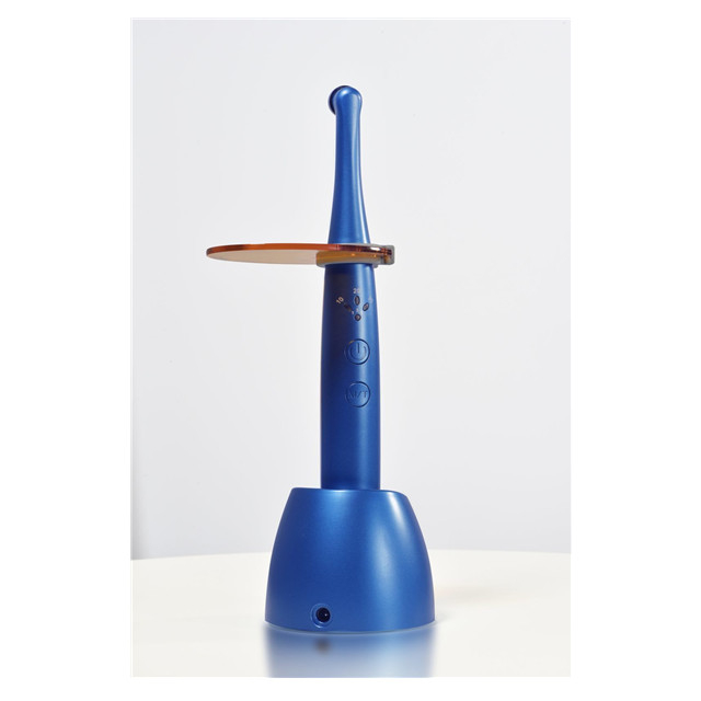 Новая односекундная стоматологическая полимеризационная лампа с пластиковыми наконечниками