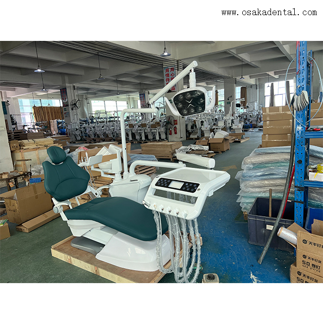 Стоматологическое кресло из высококачественной мягкой кожи.