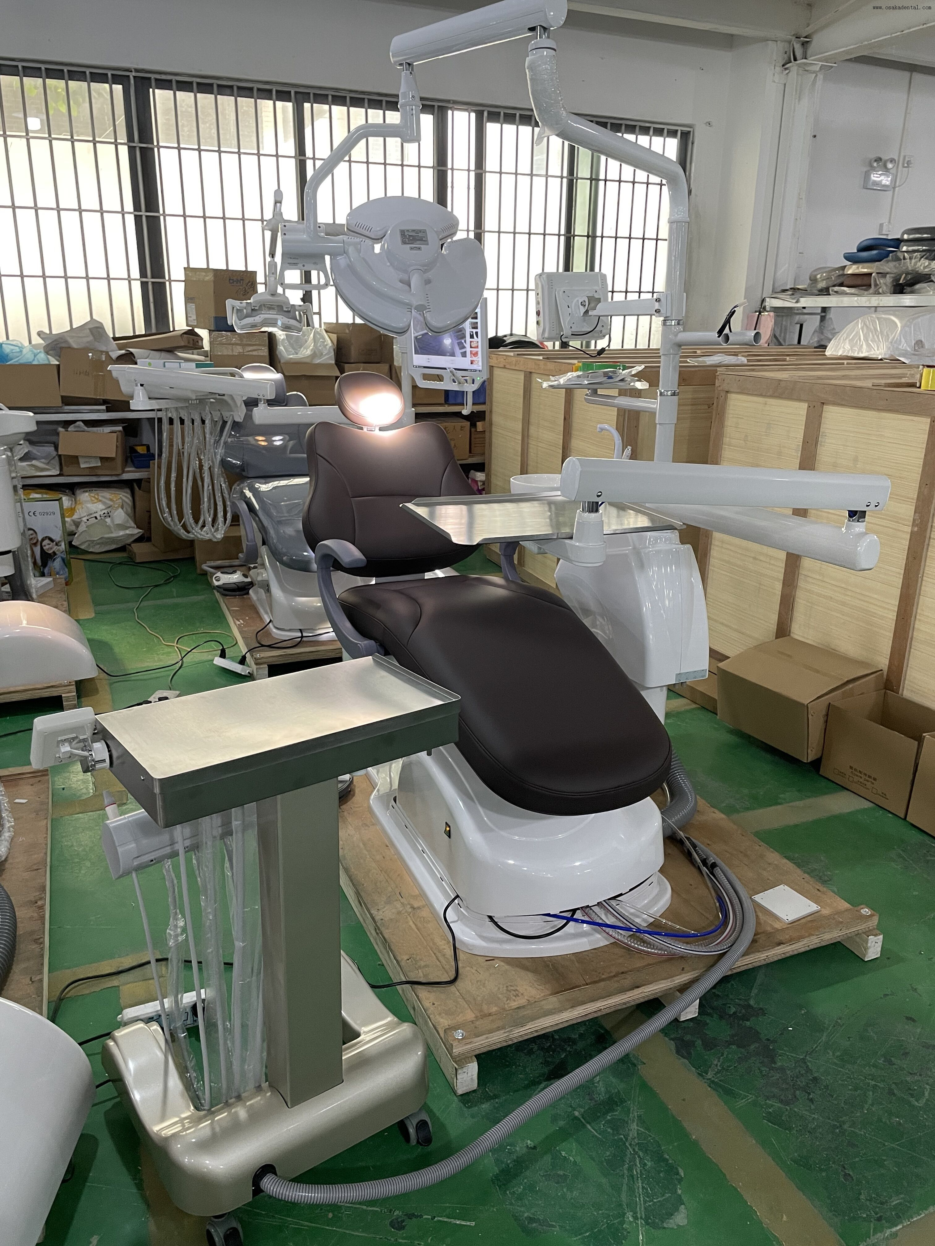 Преимущества использования светодиодных светильников в хирургии зубной имплантации