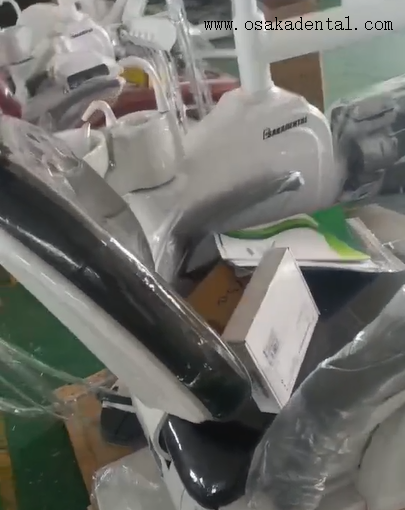 Регулируемое стоматологическое кресло со светодиодной подсветкой и антимикробной обивкой для клинической гигиены.