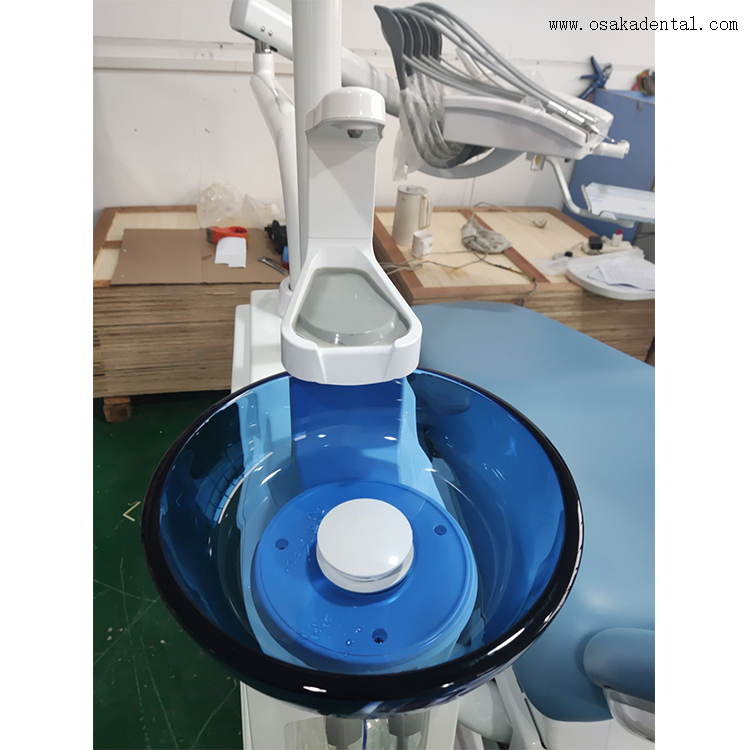 Стоматологическое кресло с ножной педалью и операционным блоком