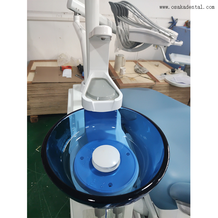 Стоматологическое кресло с ножной педалью и операционным блоком