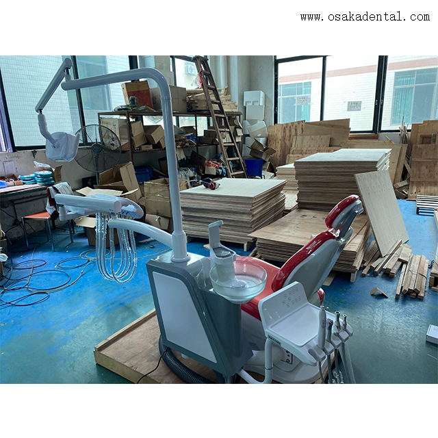 Эргономичное стоматологическое кресло с регулируемым подголовником и подставкой для ног