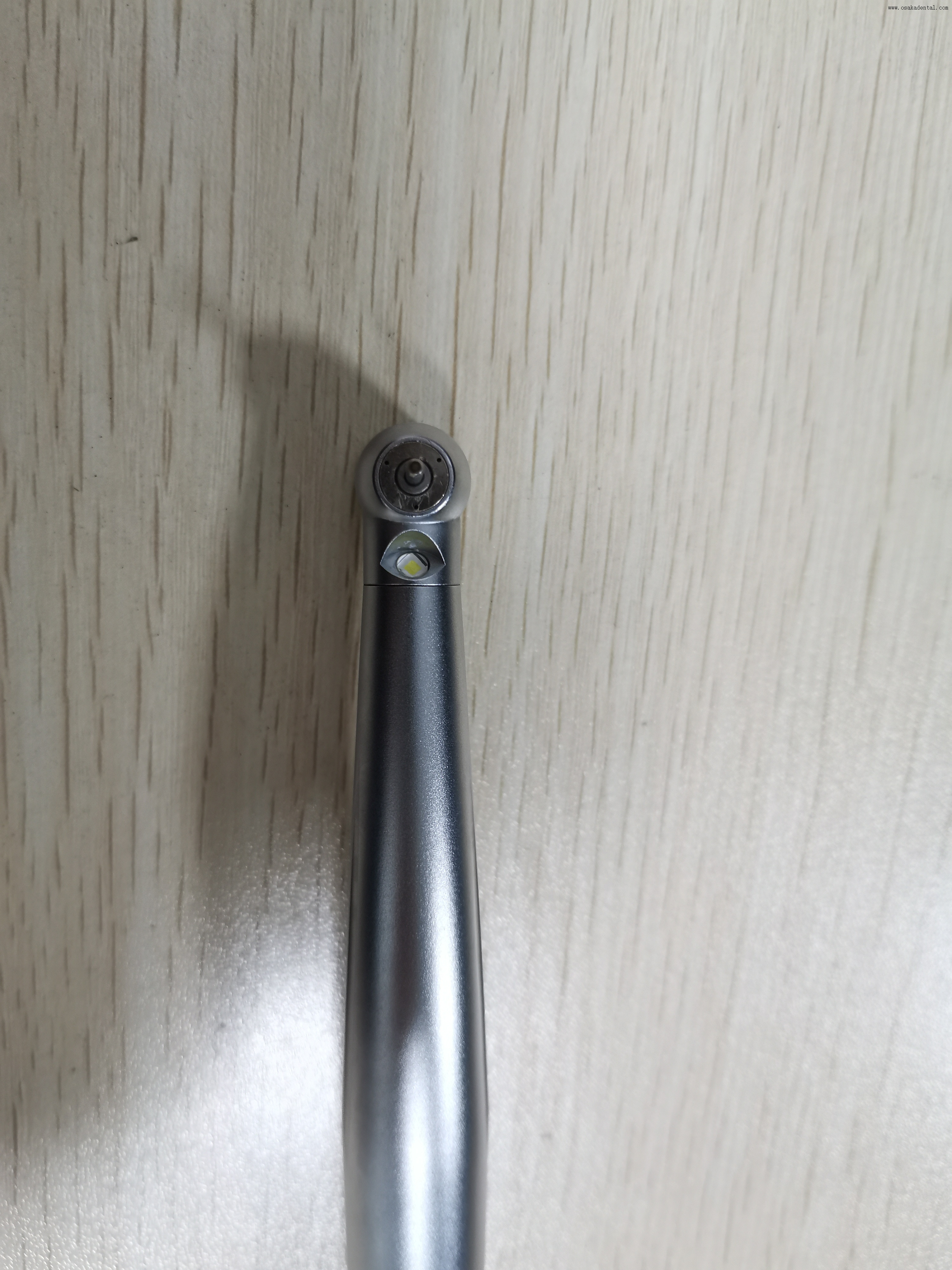 Стоматологический высокоскоростной наконечник с кнопочным генератором света E
