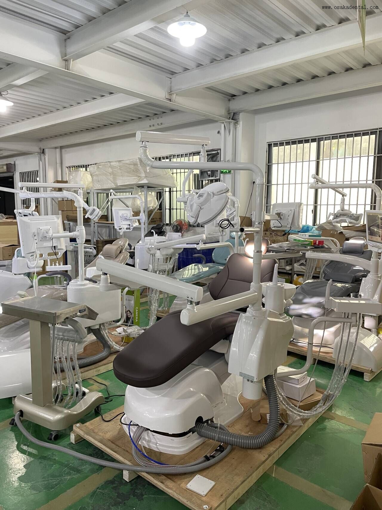 Преимущества использования светодиодных светильников в хирургии зубной имплантации