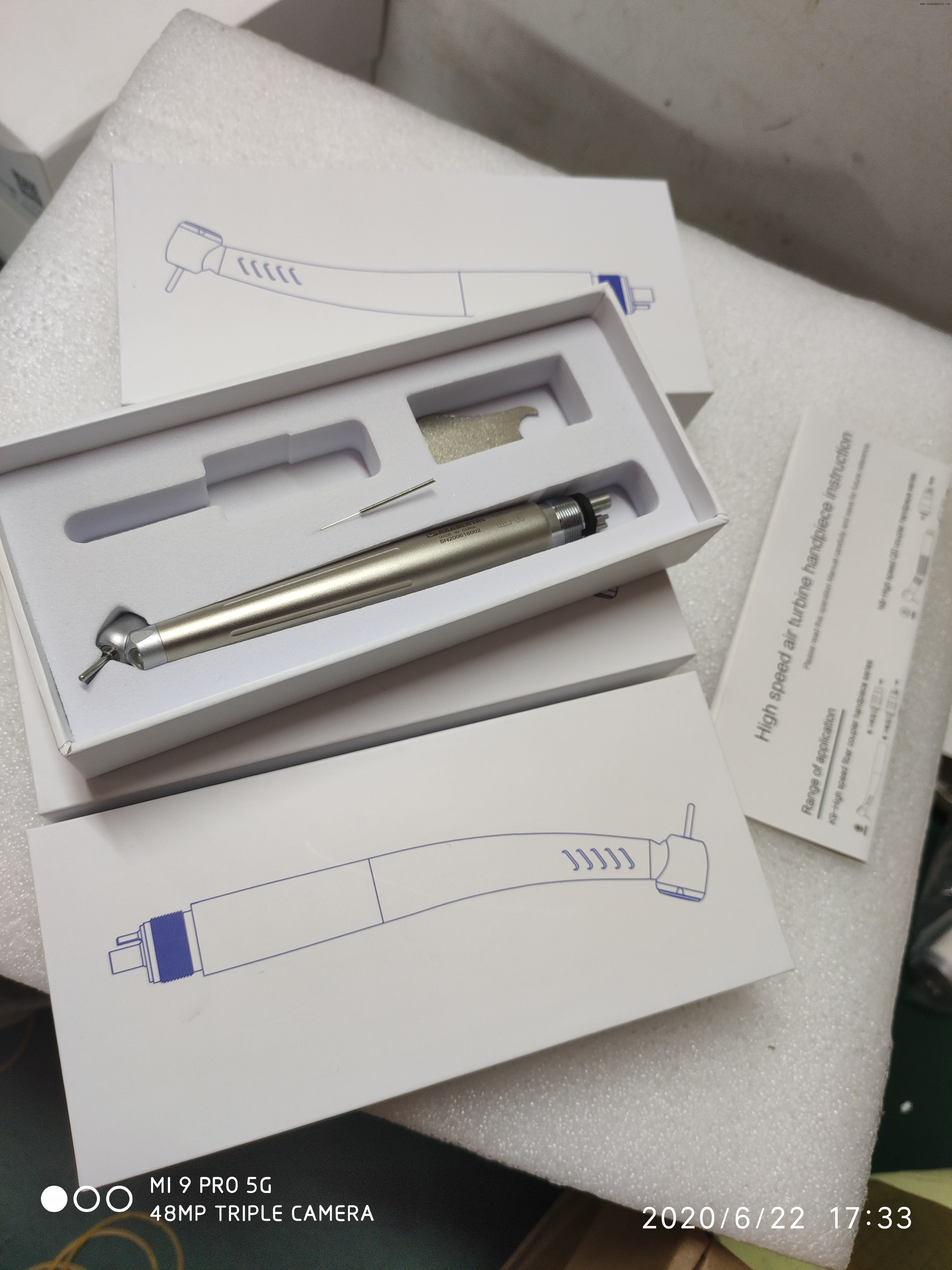 Угловой стоматологический наконечник под углом 45 градусов с эргономичной ручкой для доступа к задним зубам