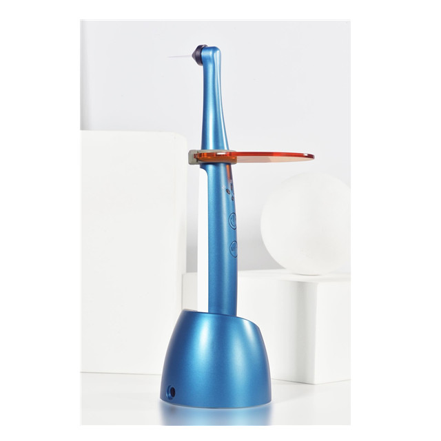 Новая односекундная стоматологическая полимеризационная лампа с пластиковыми наконечниками