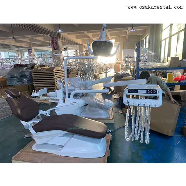 Стоматологическое кресло из высококачественной мягкой кожи.