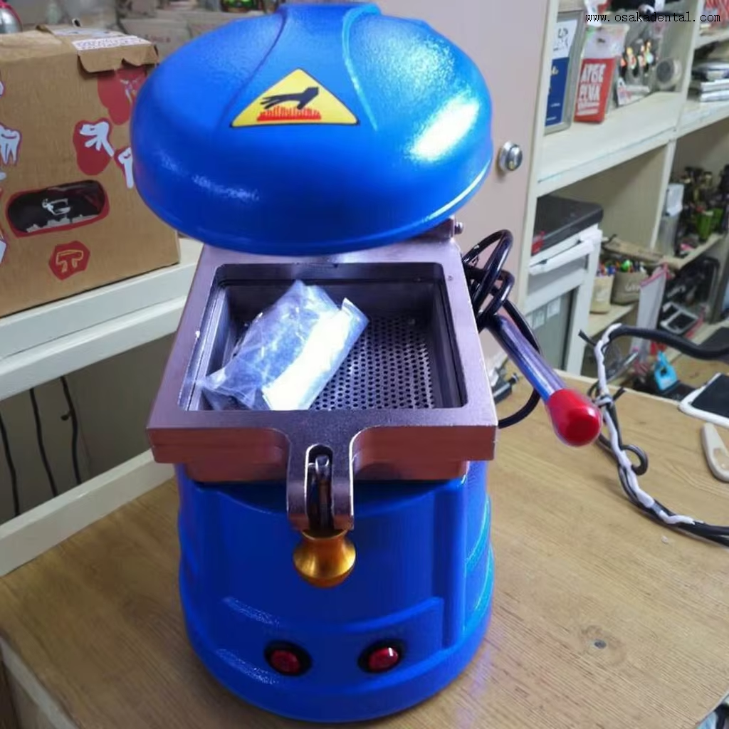 Усовершенствованная машина для вакуумной формовки в стоматологической лаборатории