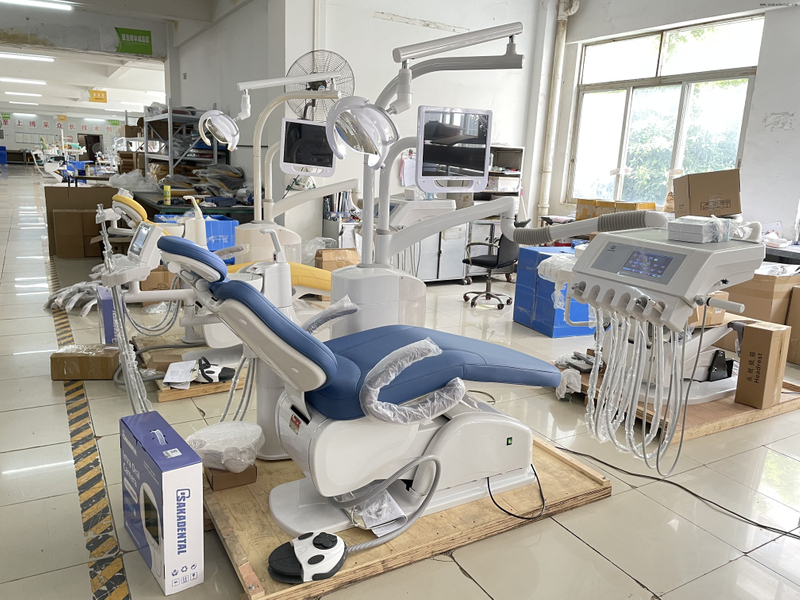 Самое современное оборудование стоматологического кресла обеспечивает комфортное лечение.