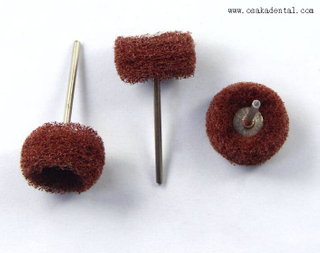 Щетка для полировки зубов с мандрелом для использования в стоматологической лаборатории