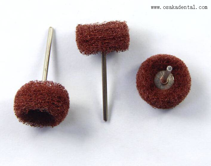 Щетка для полировки зубов с мандрелом для использования в стоматологической лаборатории