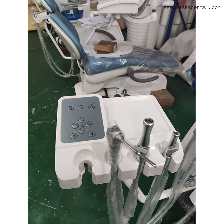 Стоматологическое кресло с ножной педалью и операционным блоком