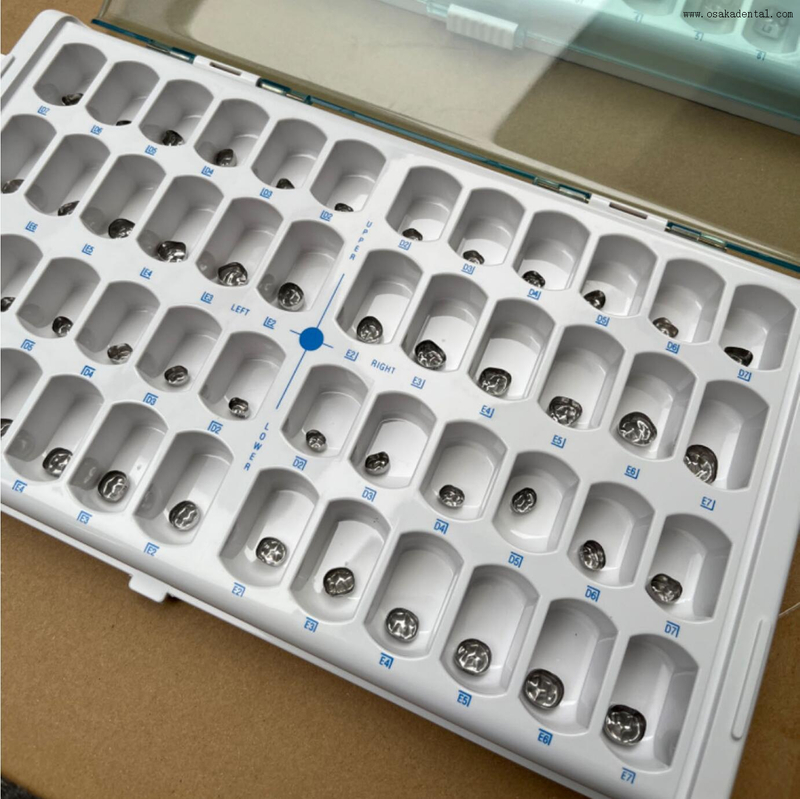 Стоматологическая клиника использует зубную коронку из нержавеющей стали для детей