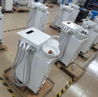 Мобильная тележка для использования в стоматологической клинике со спиттоном и наконечником