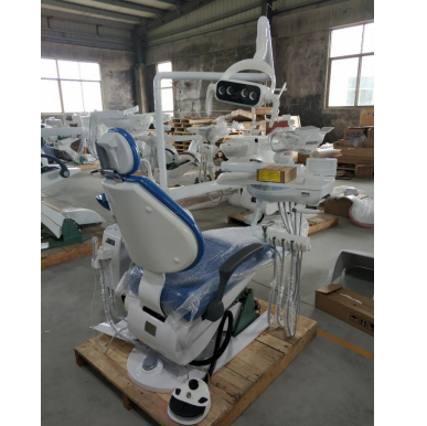 Стоматологическое кресло со светодиодной лампой со скейлером и отверждающим светом с многофункциональной подставкой для ног