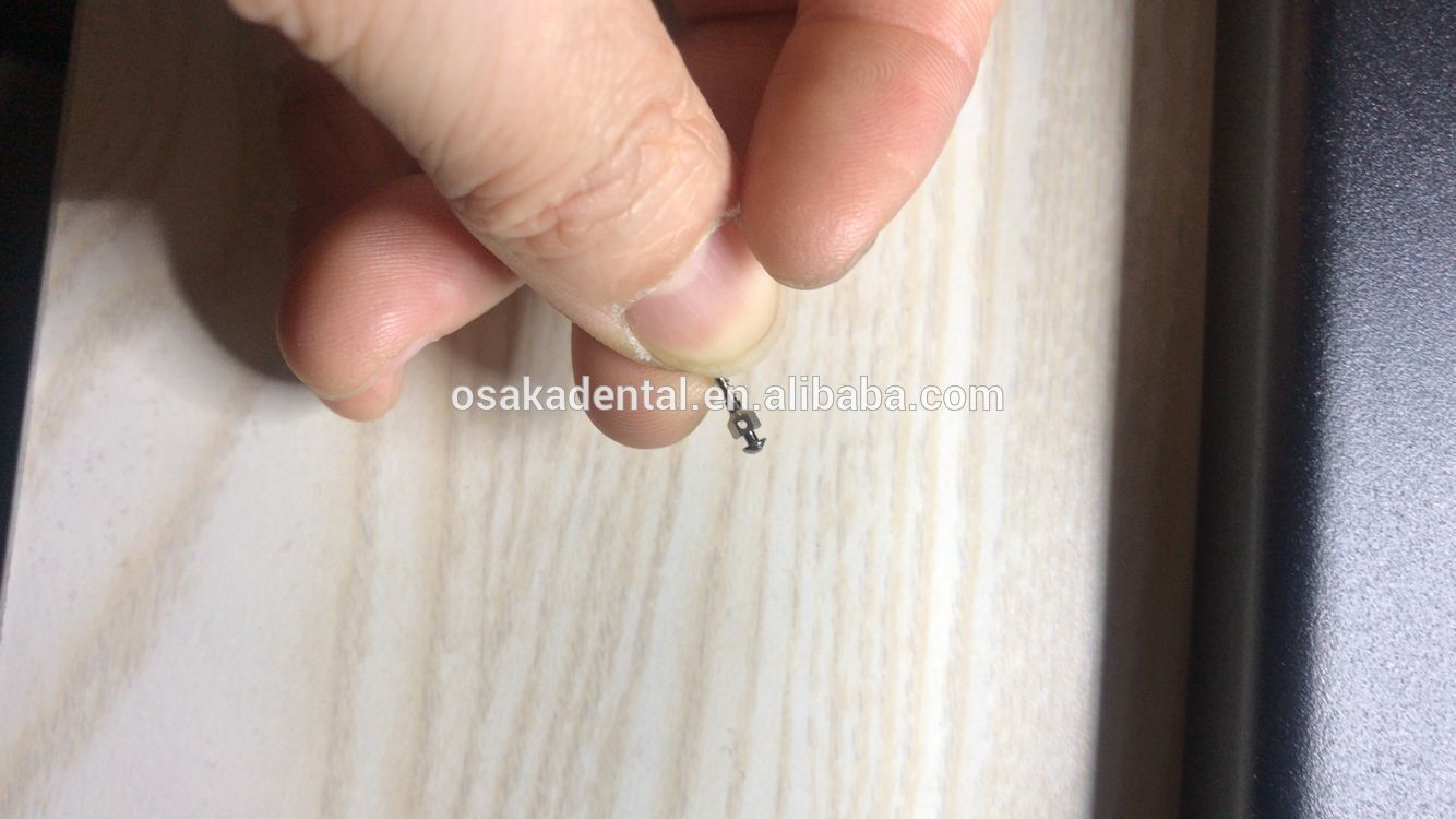 Стоматологический ортодонтический микро-имплантат из титанового сплава.